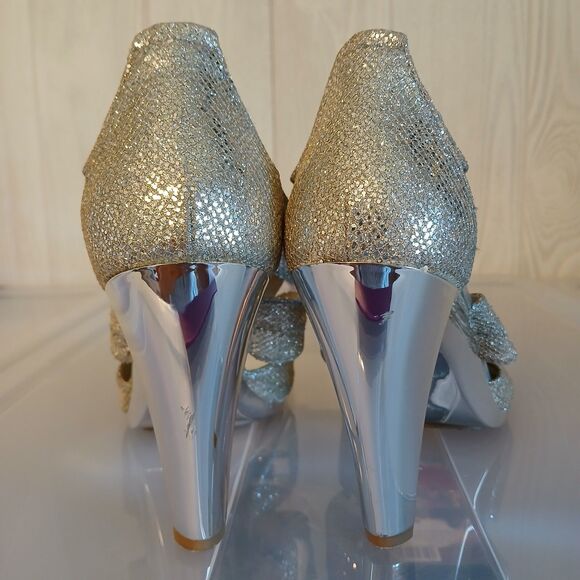 Michael Kors Size 9M Berkley T-Strap Silver Gold Glitter Zip Peep Toe Heels READ - Picture 4 of 16